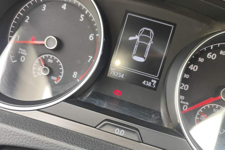 Used Volkswagen Golf 2015 1.6L Automatic Comfort Model Odometer Close Up