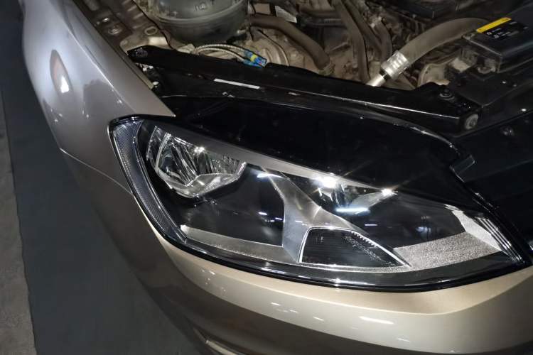 Used Volkswagen Golf 2015 1.4TSI Automatic Luxury Model Right Front Headlight