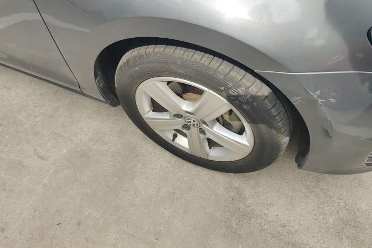 Used Volkswagen Golf 2015 1.6L Automatic Comfort Model Right Front Wheel Hub