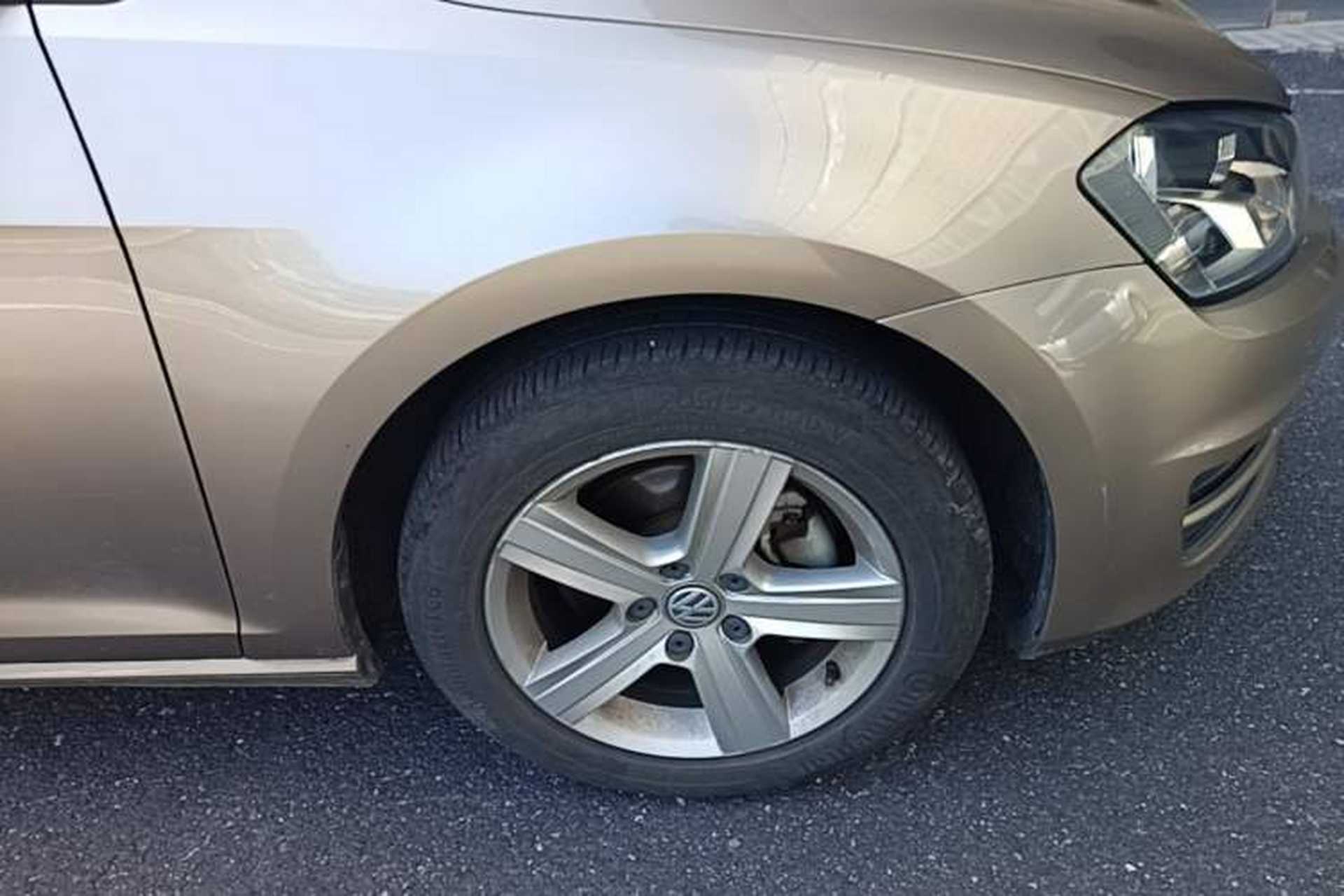 Used Volkswagen Golf 2015 1.4TSI Automatic Luxury Model Right Front Wheel Hub