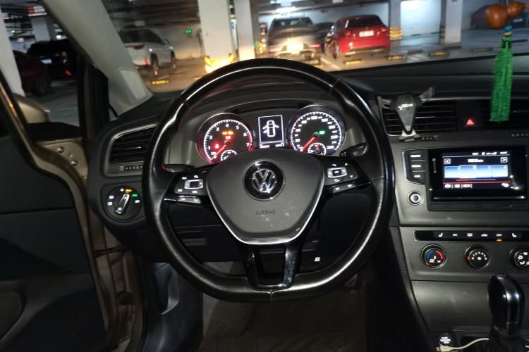 Used Volkswagen Golf 2015 1.4TSI Automatic Luxury Model Steering Wheel