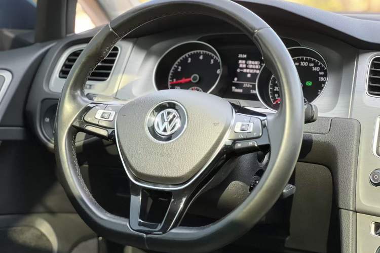 Used Volkswagen Golf 2015 1.4TSI Comfort Travel Edition Steering Wheel