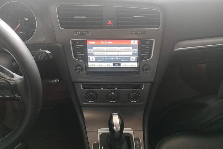 Used Volkswagen Golf 2015 1.4TSI Automatic Comfort Model Audio And AC Panel