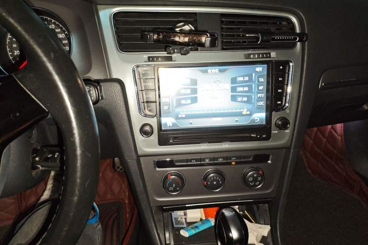 Used Volkswagen Golf 2015 1.4TSI Automatic Comfort Model Audio And AC Panel