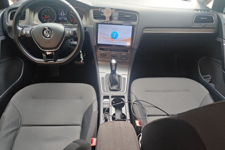 Used Volkswagen Golf 2015 1.6L Automatic Comfort Model Center Console