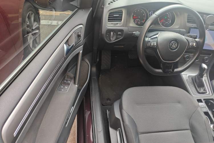 Used Volkswagen Golf 2015 1.6L Automatic Comfort Model Driver Seat