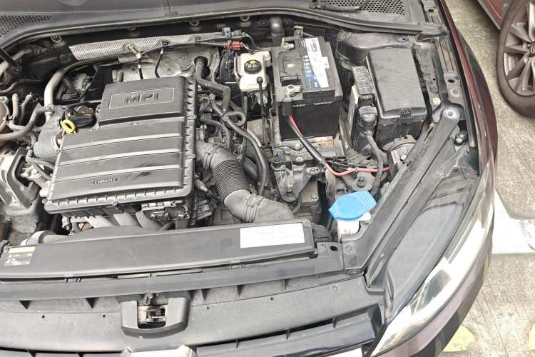 Used Volkswagen Golf 2015 1.6L Automatic Comfort Model Engine Bay Left