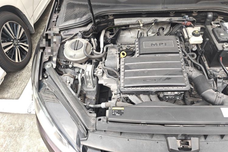 Used Volkswagen Golf 2015 1.6L Automatic Comfort Model Engine Bay Right
