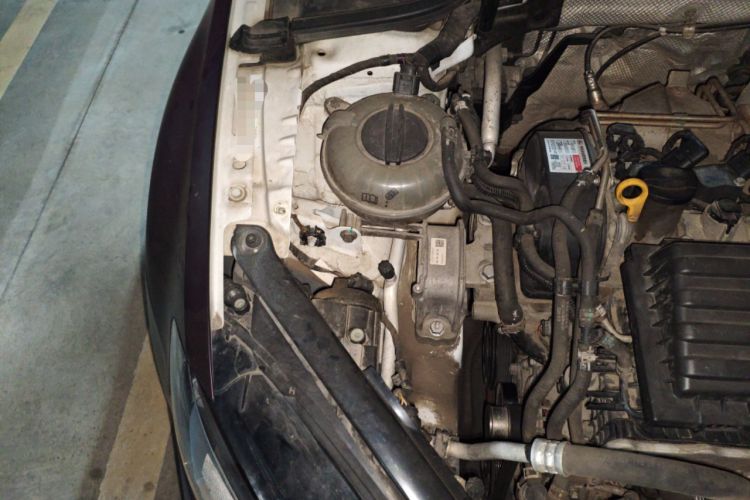 Used Volkswagen Golf 2015 1.4TSI Automatic Comfort Model Engine Bay Right