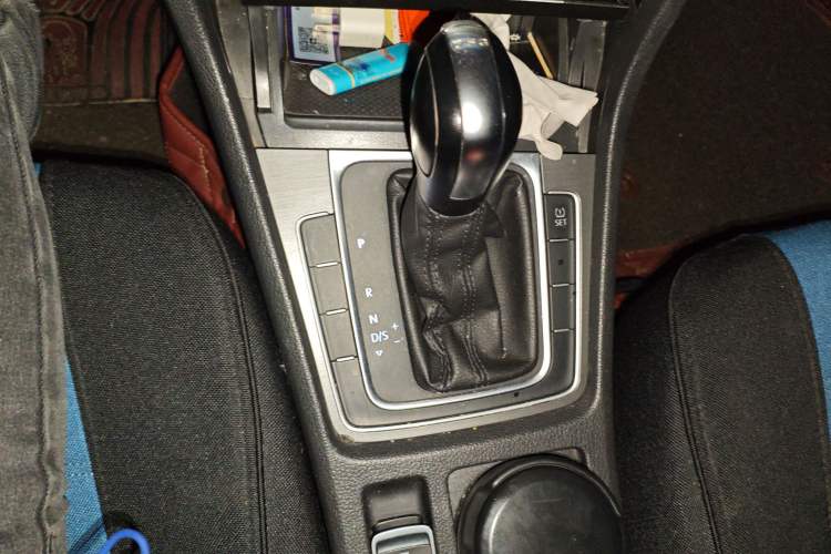 Used Volkswagen Golf 2015 1.4TSI Automatic Comfort Model Gear Lever