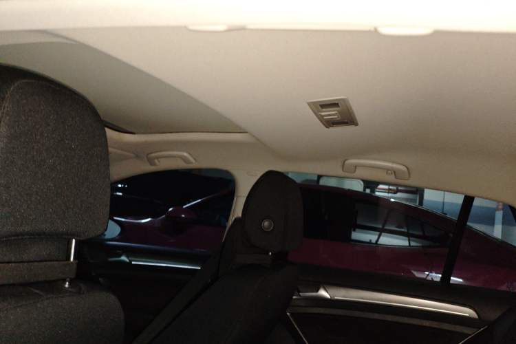 Used Volkswagen Golf 2015 1.4TSI Automatic Comfort Model Headliner