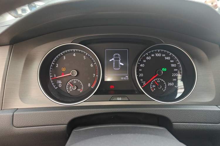 Used Volkswagen Golf 2015 1.6L Automatic Comfort Model Instrument Cluster