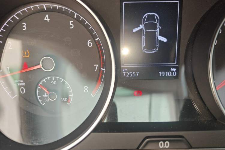 Used Volkswagen Golf 2015 1.6L Automatic Comfort Model Odometer Close Up