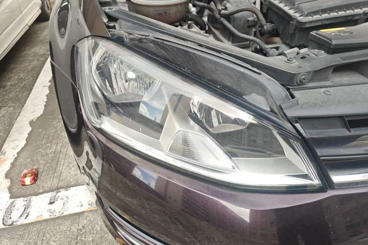 Used Volkswagen Golf 2015 1.6L Automatic Comfort Model Right Front Headlight