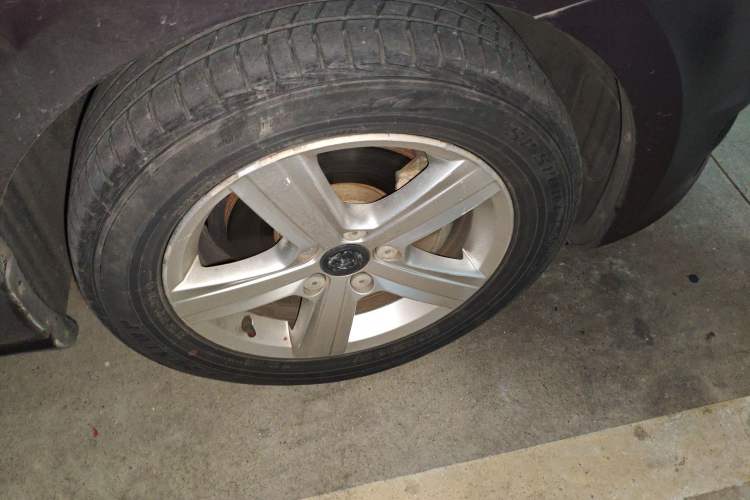 Used Volkswagen Golf 2015 1.4TSI Automatic Comfort Model Right Front Wheel Hub