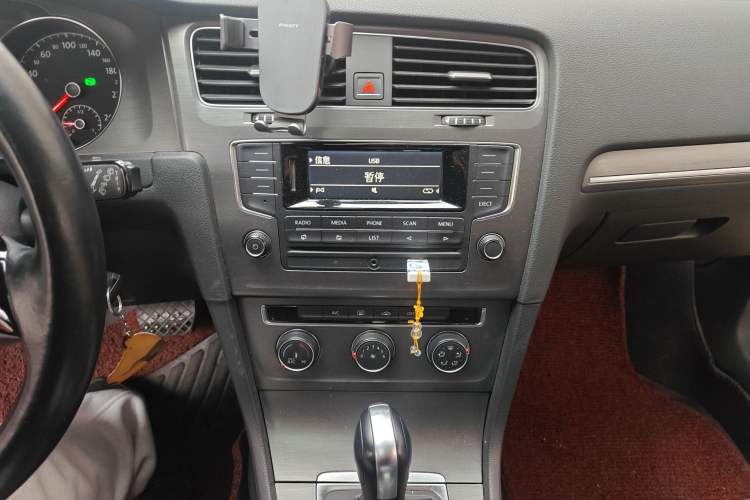 Used Volkswagen Golf 2015 1.4TSI Automatic Comfort Model Audio And AC Panel