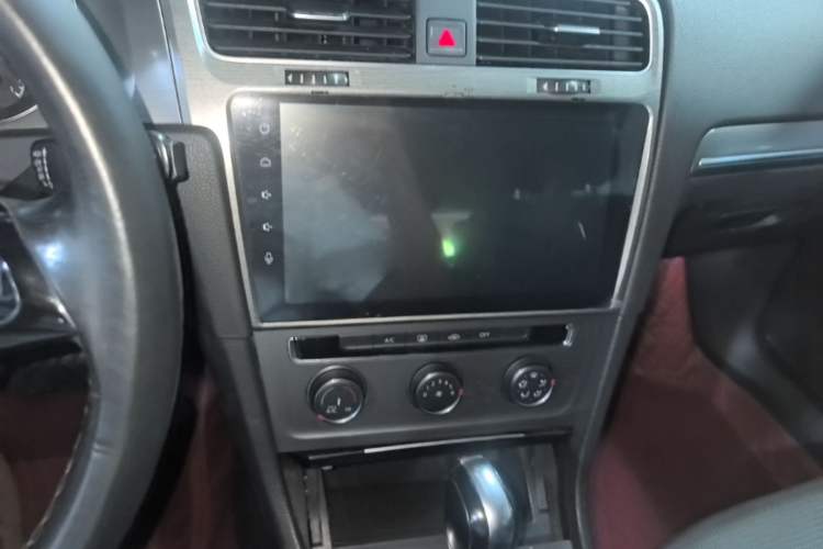 Used Volkswagen Golf 2015 1.6L Automatic Comfort Model Audio And AC Panel