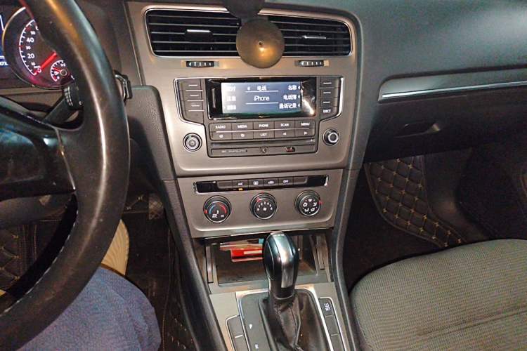 Used Volkswagen Golf 2015 1.4TSI Automatic Comfort Model Audio And AC Panel