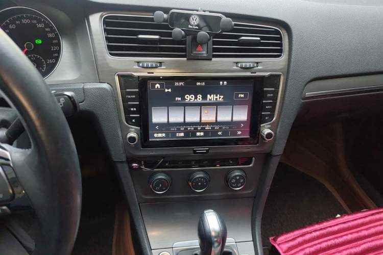 Used Volkswagen Golf 2015 1.4TSI Automatic Luxury Model Audio And AC Panel