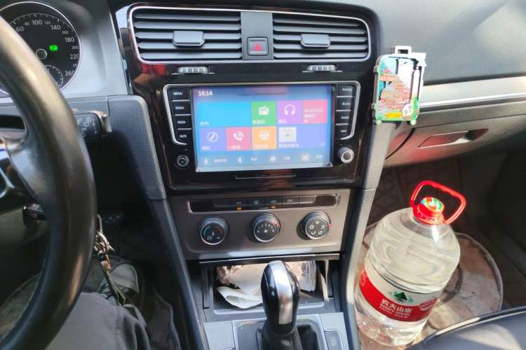 Used Volkswagen Golf 2015 1.6L Automatic Comfort Model Audio And AC Panel