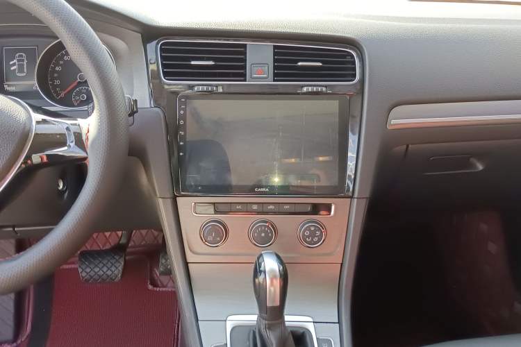 Used Volkswagen Golf 2015 1.6L Automatic Comfort Model Audio And AC Panel