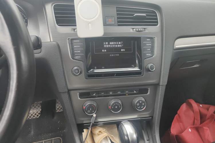 Used Volkswagen Golf 2015 1.4TSI Automatic Luxury Model Audio And AC Panel