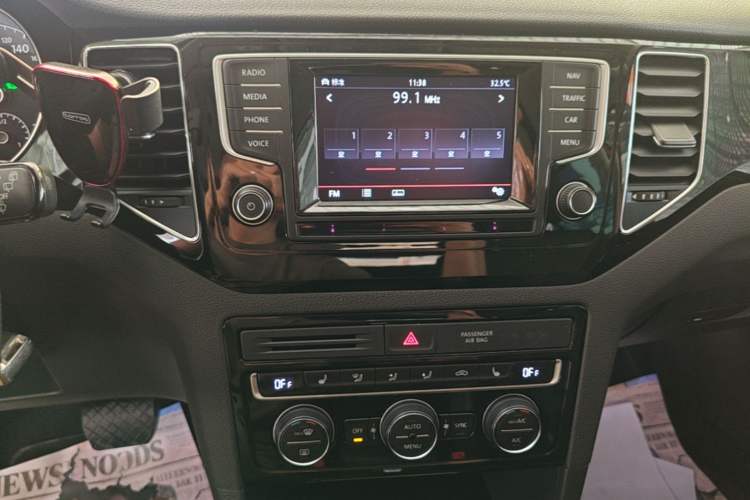 Used Volkswagen Golf 2015 1.4TSI Sportsvan Audio And AC Panel