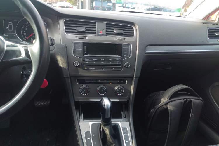 Used Volkswagen Golf 2015 1.4TSI Automatic Comfort Model Audio And AC Panel