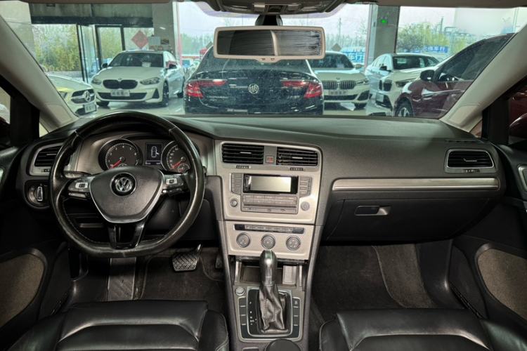 Used Volkswagen Golf 2015 1.4TSI Automatic Luxury Model Audio And AC Panel
