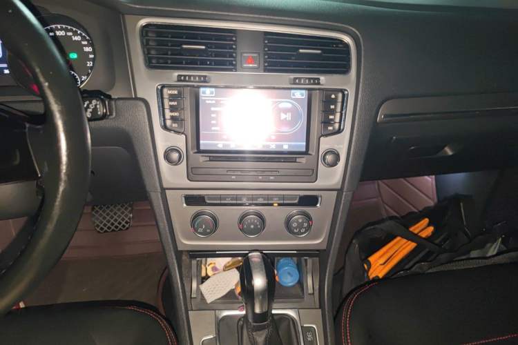 Used Volkswagen Golf 2015 1.6L Automatic Comfort Model Audio And AC Panel