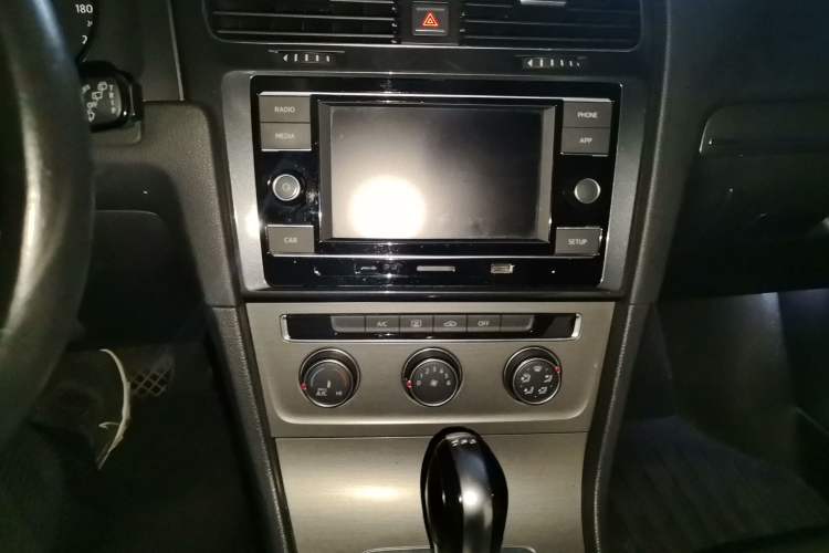 Used Volkswagen Golf 2015 1.4TSI Automatic Comfort Model Audio And AC Panel