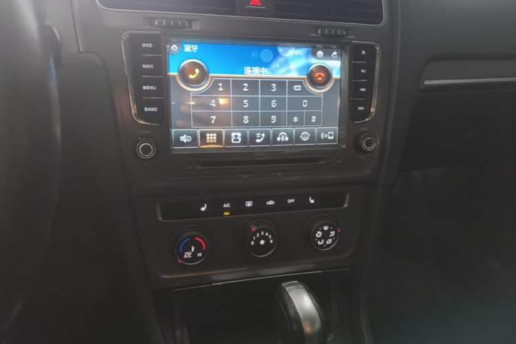Used Volkswagen Golf 2015 1.4TSI Automatic Luxury Model Audio And AC Panel