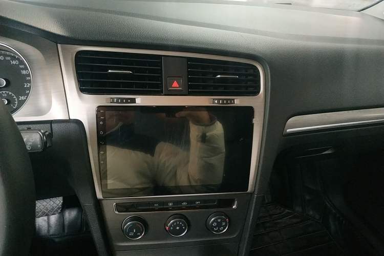 Used Volkswagen Golf 2015 1.6L Automatic Comfort Model Audio And AC Panel