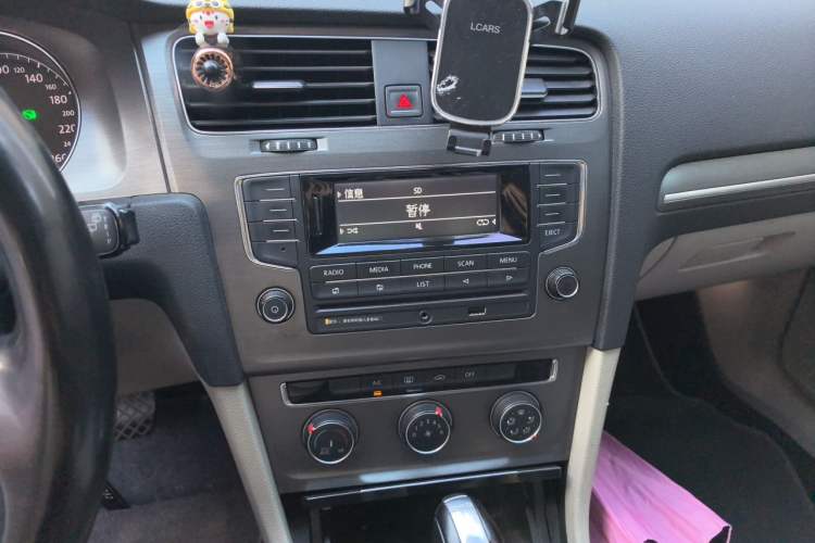 Used Volkswagen Golf 2015 1.4TSI Automatic Comfort Model Audio And AC Panel