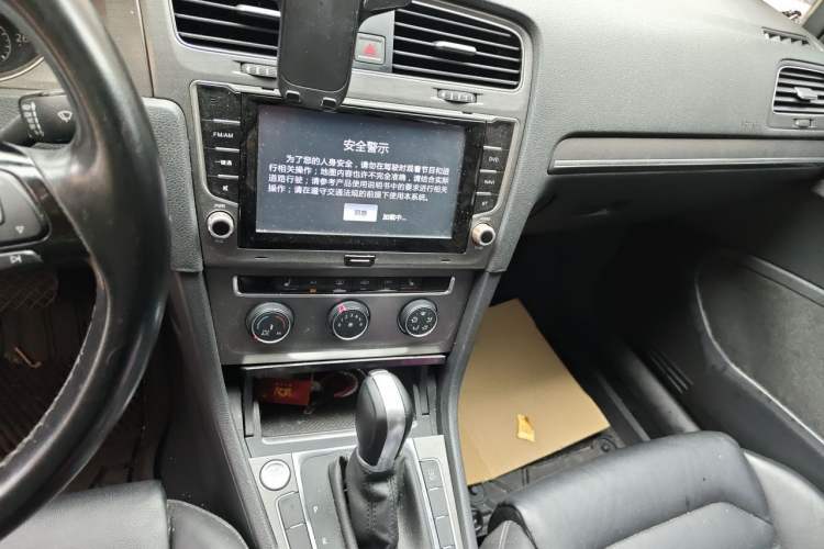 Used Volkswagen Golf 2015 1.4TSI Automatic Luxury Model Audio And AC Panel