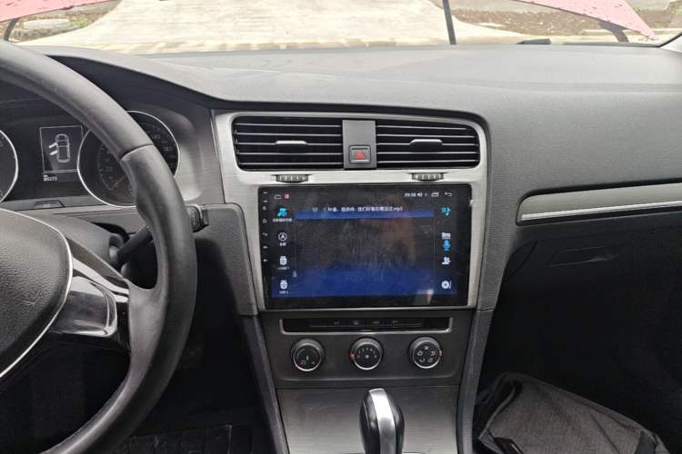 Used Volkswagen Golf 2015 1.6L Automatic Comfort Model Audio And AC Panel