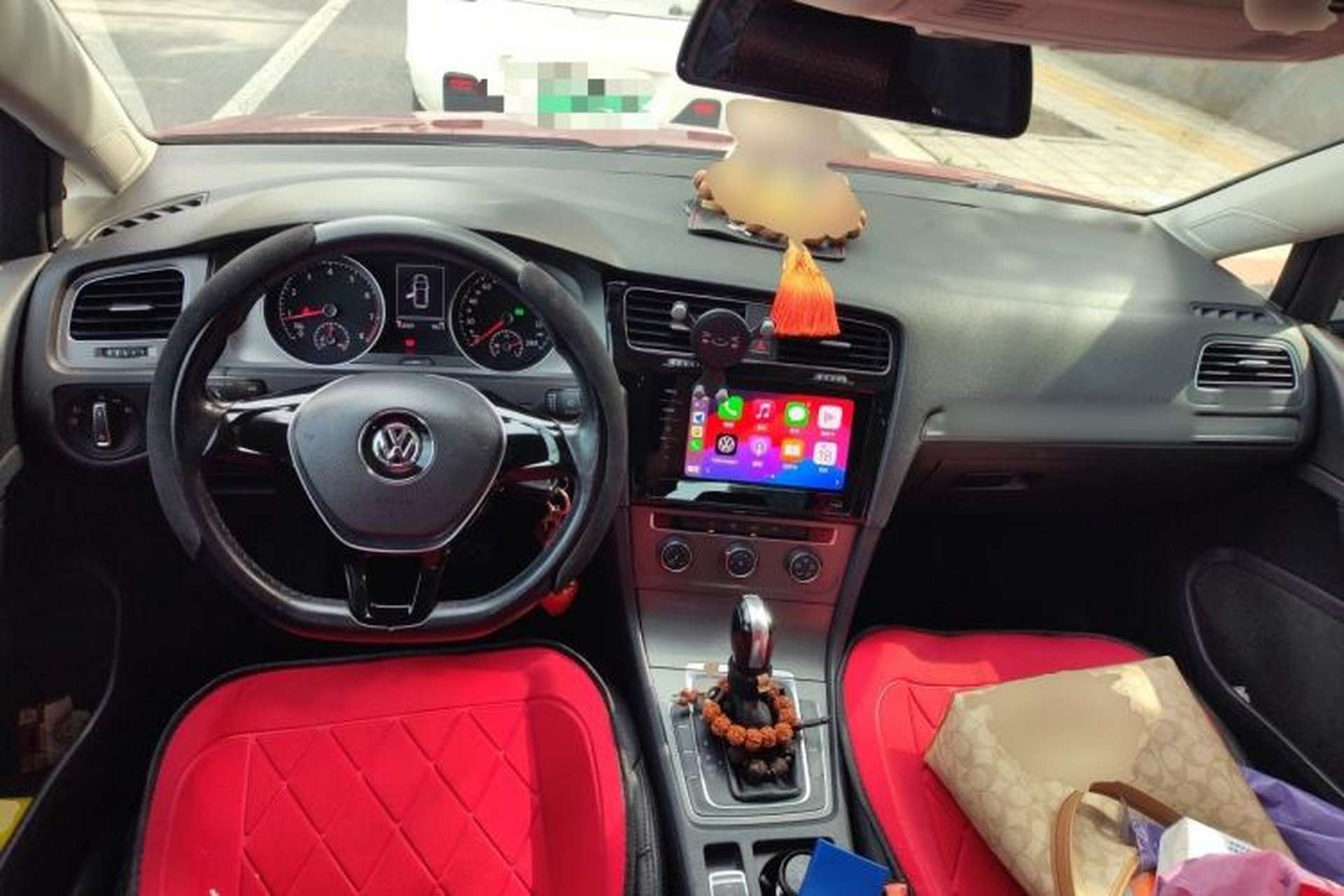 Used Volkswagen Golf 2015 1.6L Automatic Comfort Model Center Console