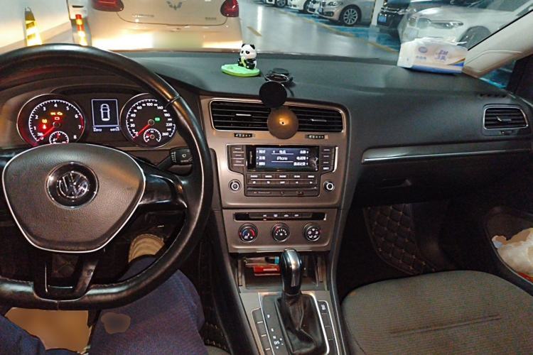 Used Volkswagen Golf 2015 1.4TSI Automatic Comfort Model Center Console