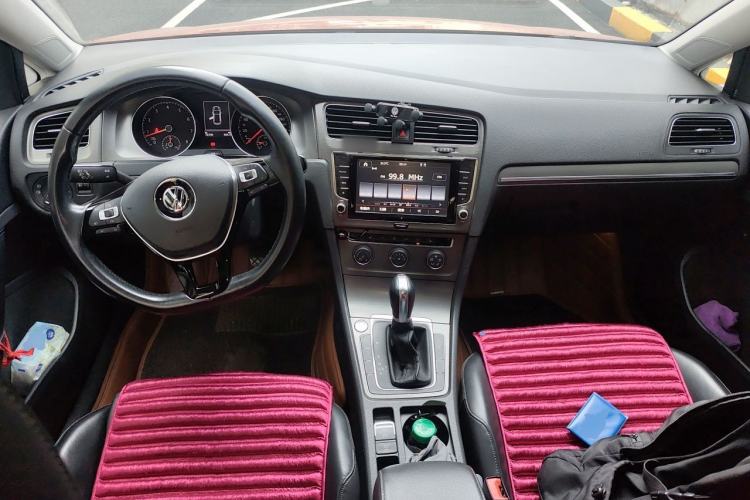 Used Volkswagen Golf 2015 1.4TSI Automatic Luxury Model Center Console