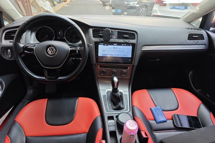 Used Volkswagen Golf 2015 1.6L Automatic Comfort Model Center Console