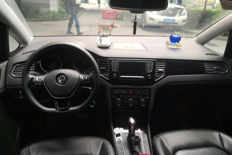 Used Volkswagen Golf 2015 1.4TSI Sportsvan Center Console
