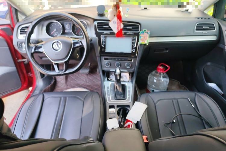 Used Volkswagen Golf 2015 1.6L Automatic Comfort Model Center Console