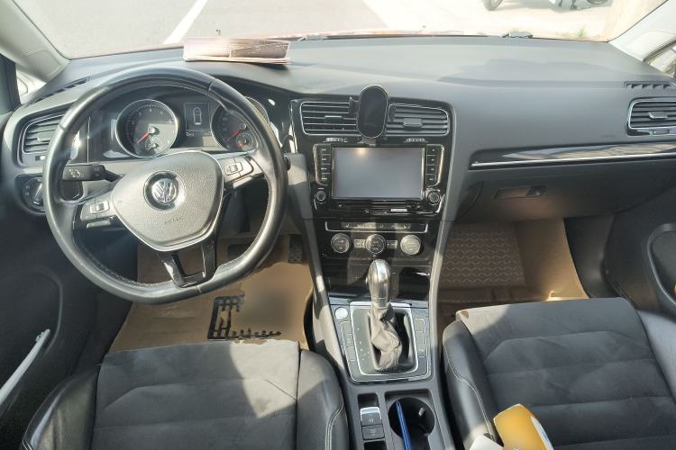 Used Volkswagen Golf 2015 1.4TSI Automatic Flagship Model Center Console