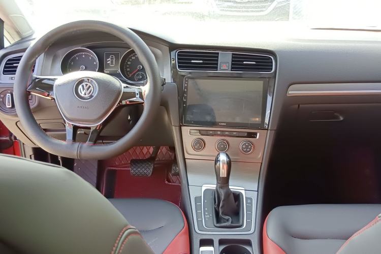 Used Volkswagen Golf 2015 1.6L Automatic Comfort Model Center Console