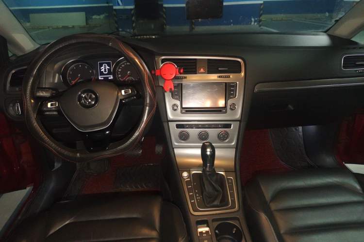 Used Volkswagen Golf 2015 1.4TSI Automatic Luxury Model Center Console
