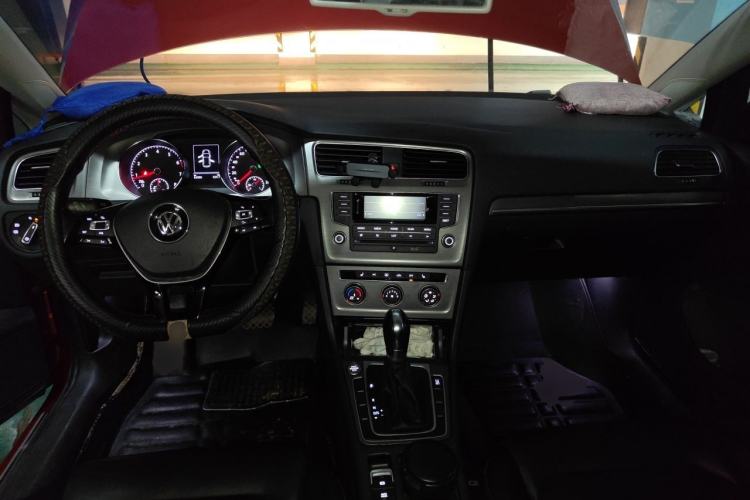 Used Volkswagen Golf 2015 1.4TSI Automatic Luxury Model Center Console