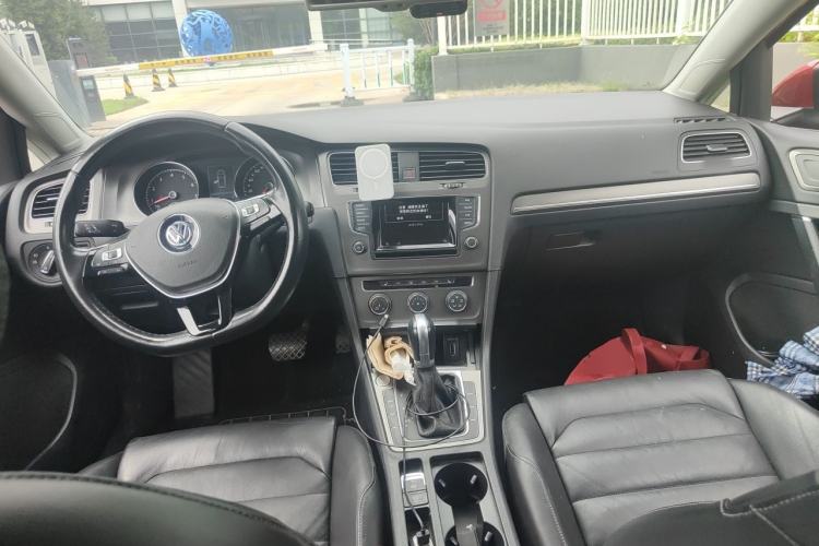 Used Volkswagen Golf 2015 1.4TSI Automatic Luxury Model Center Console