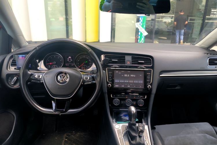 Used Volkswagen Golf 2015 1.4TSI Automatic Flagship Model Center Console