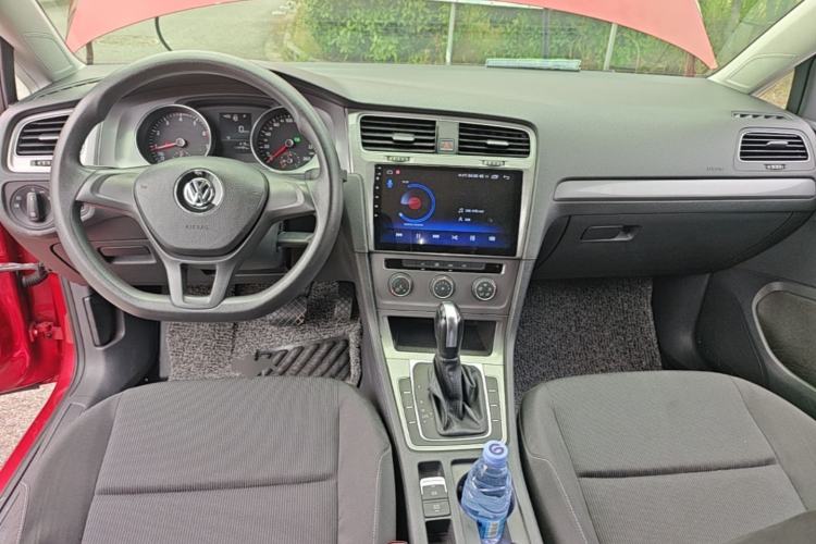 Used Volkswagen Golf 2015 1.6L Automatic Fashion Model Center Console