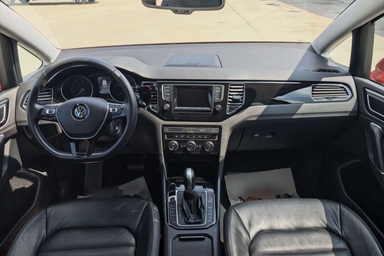 Used Volkswagen Golf 2015 1.4TSI Sportsvan Center Console